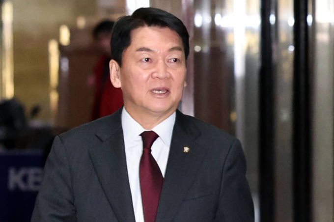 안철수 국민의힘 의원이 이준석 전 대표의 신당에 현역 의원 10명이 합류할 거란 전망에 대해 "컷오프가 된 후보들은 합류를 해봤자 소용이 없다"고 말했다. 사진은 안 의원이 지난해 11월14일 오후 서울 여의도 국회에서 윤재옥 원내대표와의 면담을 위해 원내대표실로 발걸음을 옮기고 있는 모습. /사진=뉴스1
