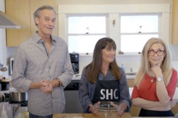  아내와 함께 음란물에 출연한 조 고우 미국 위스콘신대 라크로스 캠퍼스의 총장이 해임됐다. 사진은 고우 부부가 성인영화 배우와 함께 유튜브에 출연한 모습. /사진=유튜브 캡처