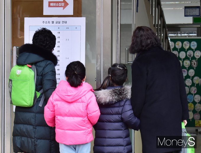 ▲ 가족과 함께 생애 학교 첫 방문
