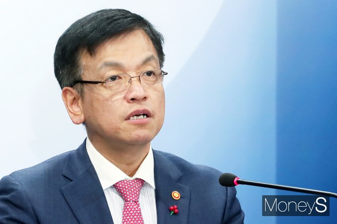 [머니S포토] 최상목 