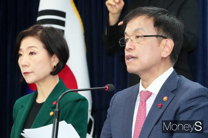 [머니S포토] 정부, 
