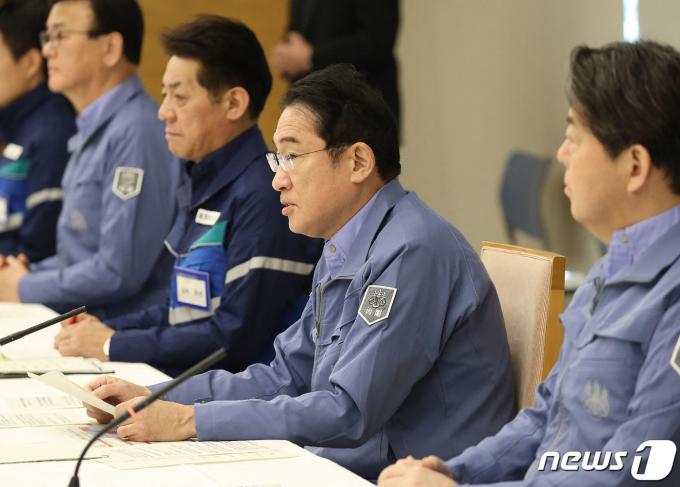 2일 일본 도쿄에서 기시다 후미오 일본 총리가 긴급재해대책본부 회의에 참석하고 있다. 2024.01.02 ⓒ AFP=뉴스1 ⓒ News1 정지윤 기자