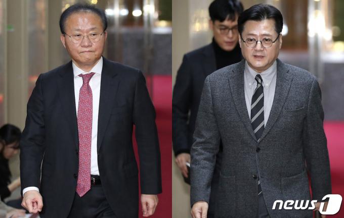 윤재옥 국민의힘 원내대표(왼쪽)와 홍익표 더불어민주당 원내대표가 3일 오후 이태원 특별법 논의를 위한 원내대표 회동을 하기 위해 서울 여의도 국회 의장실로 향하고 있다. 2024.1.3/뉴스1 ⓒ News1 임세영 기자