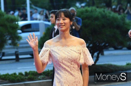 사진은 지난 2019년 3월 부산광역시 해운대구 우동 영화의 전당 야외극장에서 열린 '제24회 부산국제영화제(BIFF)' 개막식 레드카펫 행사에 참석한 고 김미수. /사진=장동규 기자
