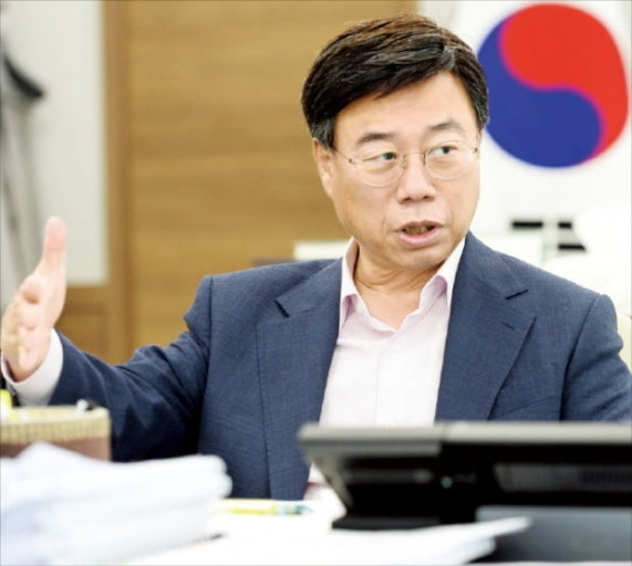 신상진 성남시장이 세계 최대 가전·정보기술(IT) 전시회인 'CES(Consumer Electronics Show) 2024' 성남관 개관식 참가와 미국 풀러턴시, 오로라시 등과 경제 협력 강화를 위해 오는 7일부터 18일까지 9박12일 미국 출장길에 오른다. / 사진제공=성남시