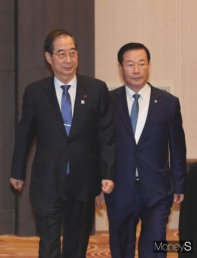 [머니S포토] 경우회 신년인사회 참석하는 한덕수 총리