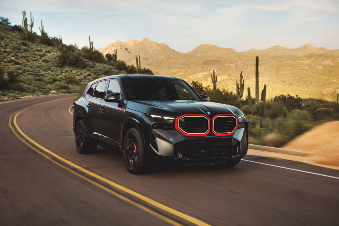 BMW 코리아가 온라인 한정판 3종을 오는 11일 오후 3시부터 판매한다. 사진은 온라인 한정판 모델인 'XM 레이블 레드 리미티드 에디션'. /사진=BMW 코리아