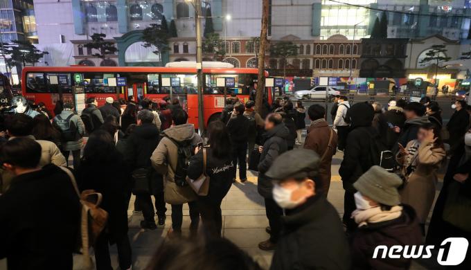 [사진] 퇴근길 대란에 사라진 저녁 있는 삶