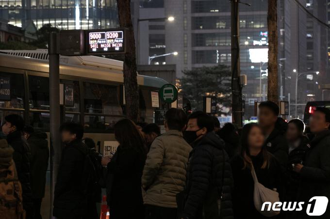 [사진] '내 버스 언제오나'