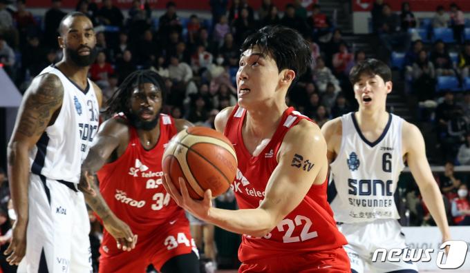 [사진] SK 오재현, 골밑 돌파