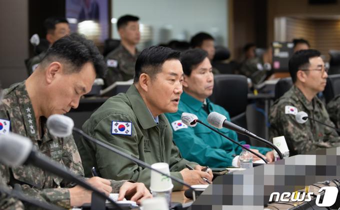 [사진] 해상 사격훈련 점검하는 신원식 국방부 장관
