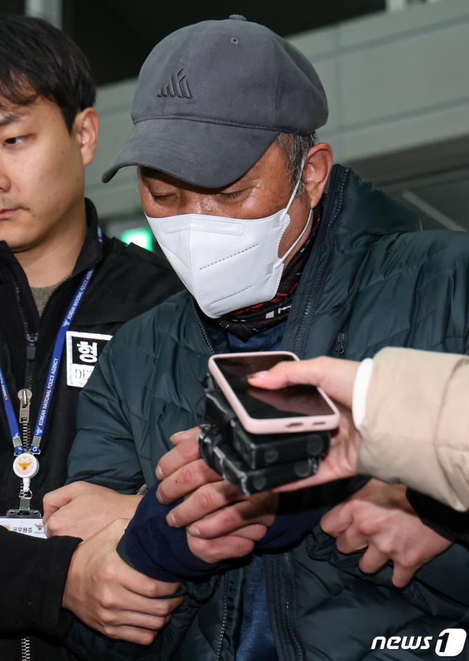 [사진] 일산서부경찰서 압송되는 '다방' 연쇄살인범