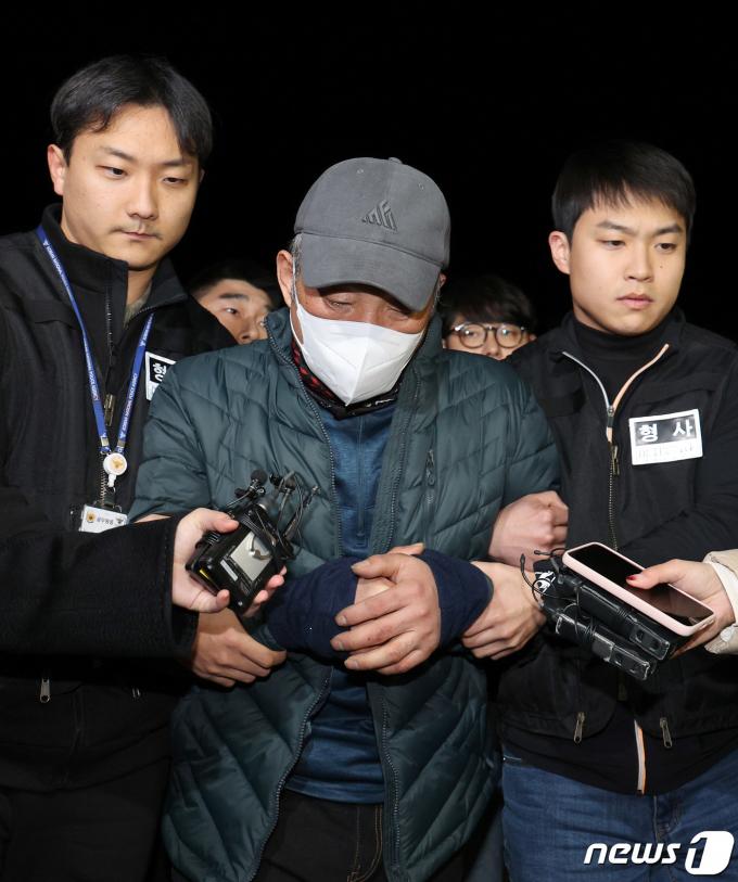 [사진] 강릉에서 검거 후 일산서부경찰서로 압송되는 이 모씨