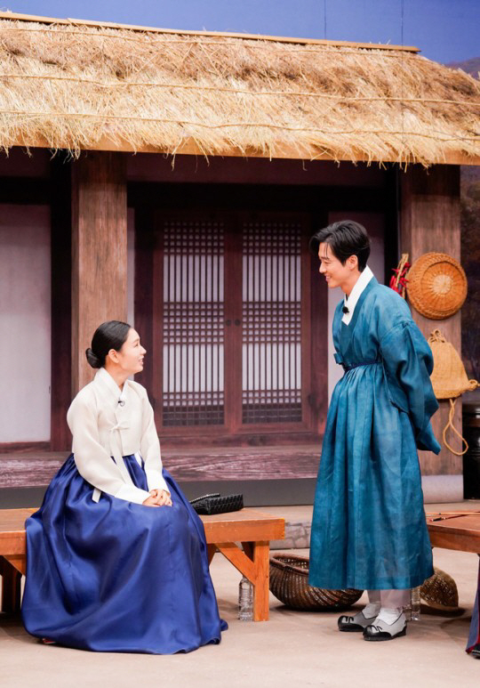 JTBC '아는 형님'에 출연한 남궁민과 안은진. / 사진=JTBC