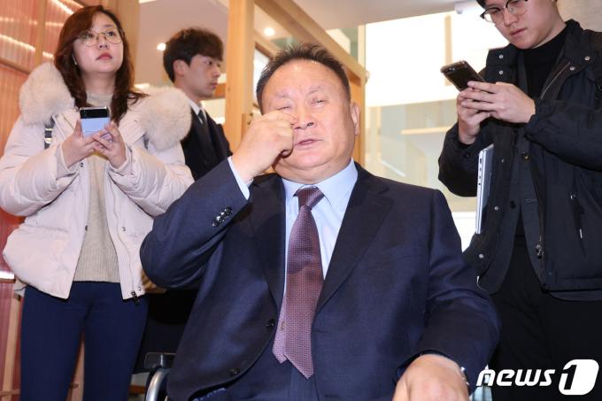 [사진] 취재진 질의에 답변하는 이상민 의원