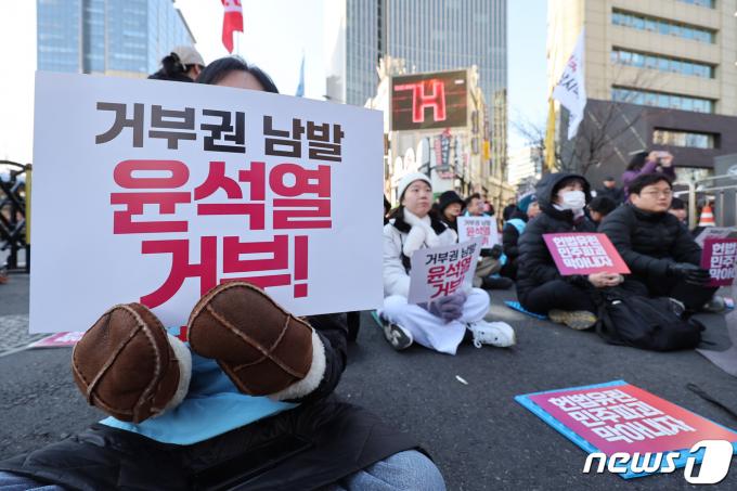[사진] 거부권 남발 규탄 기자회견
