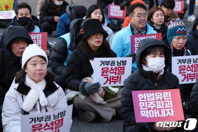 [사진] 거부권 행사 중단하라