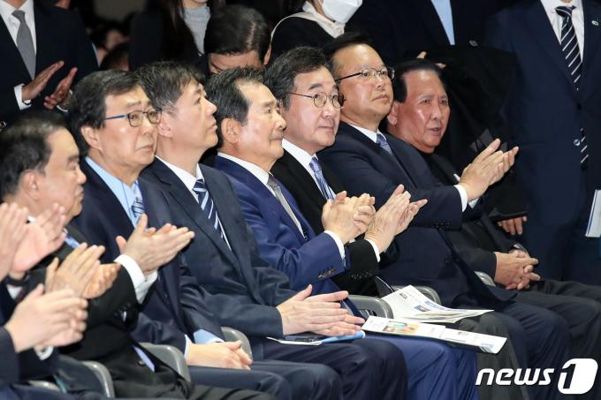 [사진] 김대중 탄생 100주년 기념식 참석한 전 총리들