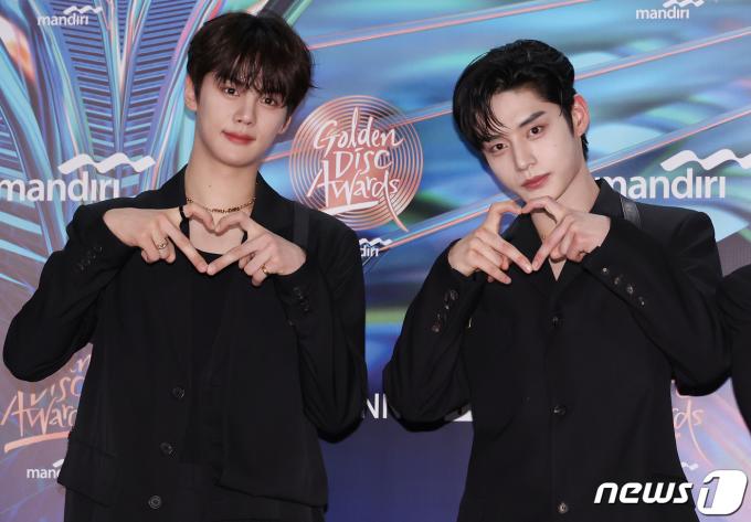 [사진] 김규빈·김지웅, 하트 형제
