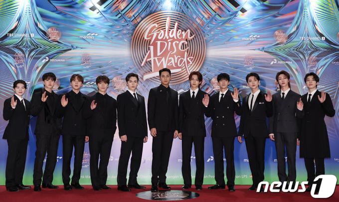 [사진] 세븐틴 with 골든디스크