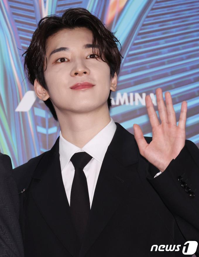 [사진] 세븐틴 원우, 샤이 가이