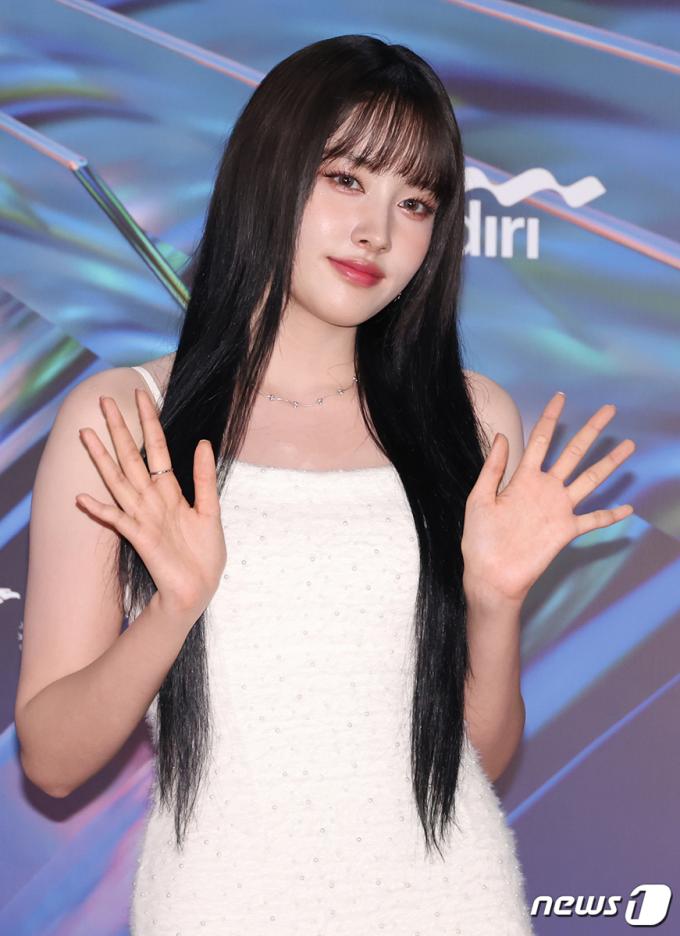[사진] 윤, 남자들의 로망 긴생머리 그녀