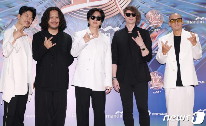 [사진] YB, 골든디스크에서 전하는 '록앤롤' 에너지