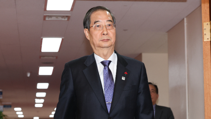 한덕수 국무총리가 지난 5일 서울 종로구 정부서울청사에서 열린 임시 국무회의에 참석하고 있다./사진=뉴스1