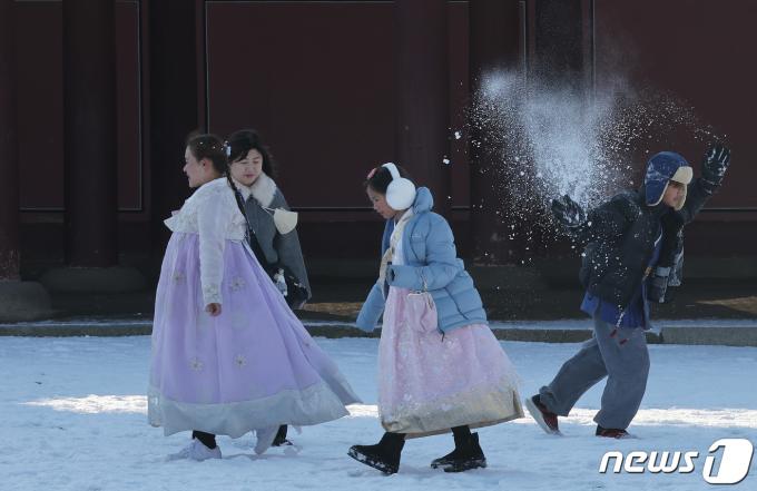 [사진] 매서운 추위와 경복궁의 추억