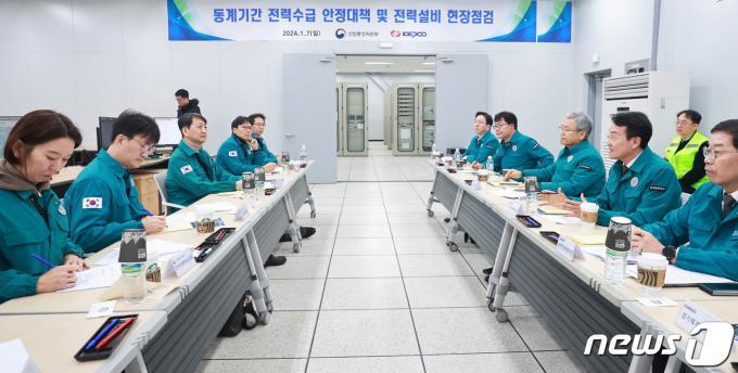 [사진] 안덕근 장관 