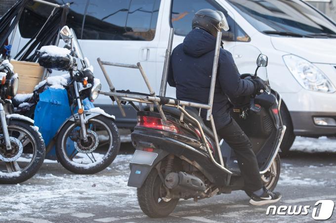 [사진] 이륜차 헬멧 미착용, 무인 카메라로 단속 한다