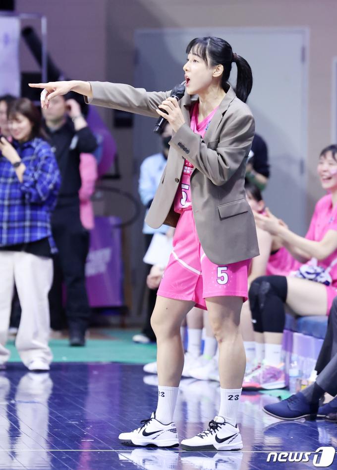 [사진] 김단비 '위성우를 뚫어라'