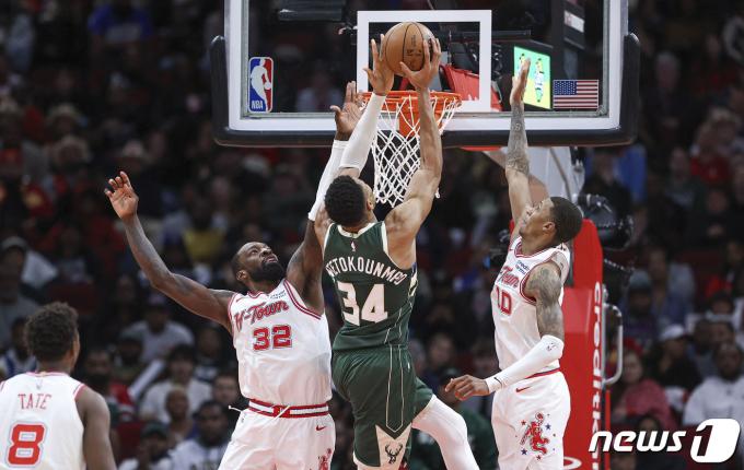 휴스턴은 7일(한국시간) 미국 텍사스주 휴스턴 도요타 센터에서 열린 NBA 2023-24시즌 정규리그 홈 경기에서 밀워키를 112-108로 꺾었다. ⓒ 로이터=뉴스1 ⓒ News1 원태성 기자