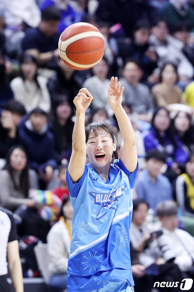 [사진] 신지현 '즐거운 3점슛 콘테스트'
