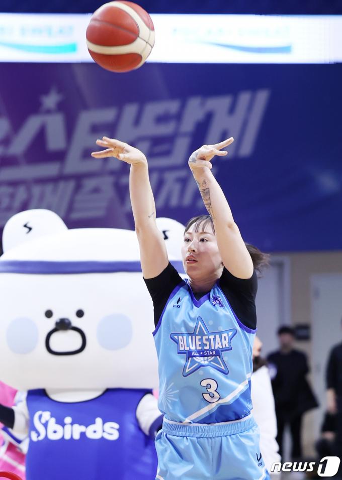[사진] 3점슛 던지는 김소니아