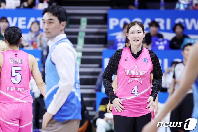 [사진] '친숙하고도 어색한'