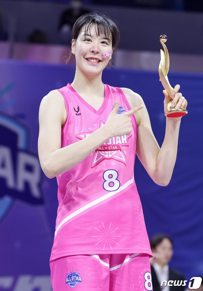 [사진] 박지수 '내가 바로 올스타전 MVP'