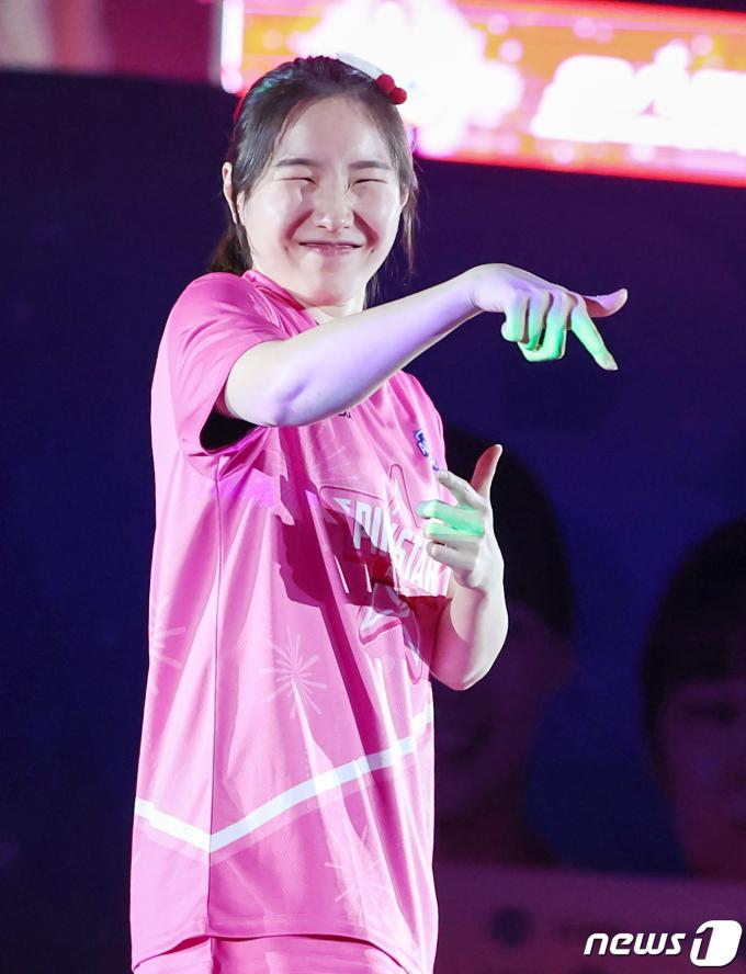 [사진] 춤 선보이는 김지영