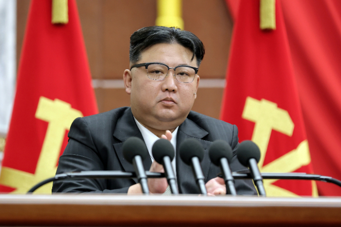 김정은 북한 노동당 총비서가 일본 이시카와현에서 발생한 지진과 관련해 기시다 후미오 일본 총리에게 위로 전문을 보냈다. 사진은 지난해 12월26일부터 30일까지 당 중앙위원회 본부에서 진행한 전원회의에 참석한 김 총비서의 모습. /사진=뉴스1