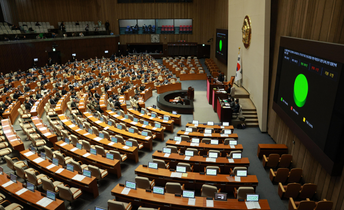 여·야가 오는 9일 열리는 국회 본회의에서 '쌍특검법'(김건희 여사·대장동 의혹 특검법) 재표결을 두고 대립 중이다. 사진은 지난해 12월28일 서울 여의도 국회에서 열린 제411회국회(임시회) 제3차 본회의에서 김건희의 도이치모터스 주가조작 의혹 진상규명을 위한 특별검사 임명 등에 관한 법률안에 대한 수정안이 가결되는 모습. /사진=뉴시스 