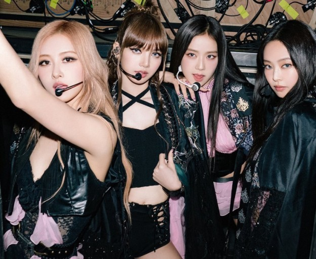  블랙핑크는 소속사 YG엔터테인먼트와 따로 또 같이 전략을 이어간다.  /사진=YG엔터테인먼트 제공
