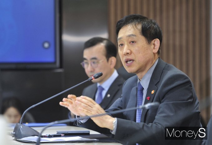 [머니S포토] 김주현 금융위원장 