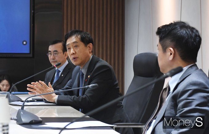[머니S포토] 금융위, 대환대출 인프라 개시 현장점검
