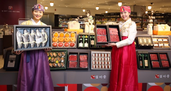 롯데백화점이 사전 예약 최대 50% 할인으로 설 선물 물가잡기에 나선다. /사진=롯데백화점