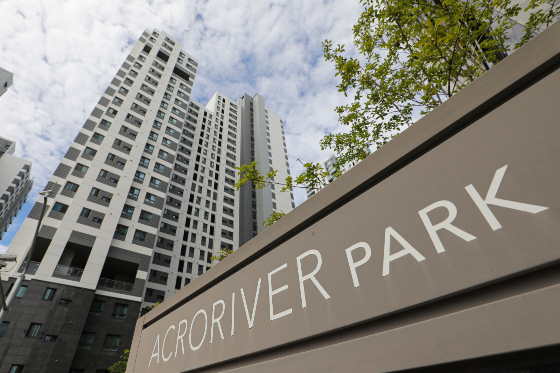 지난달 경매를 진행한 서울 아파트 가운데 응찰자 수가 가장 많은 곳은 서울 서초구 반포동 '아크로리버파크'로 나타났다. /사진=뉴시스