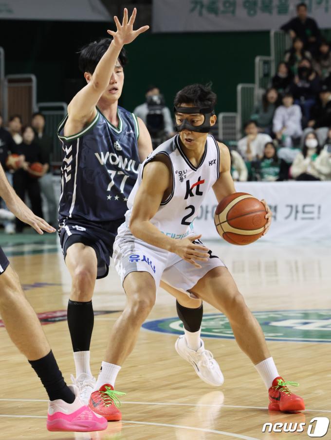 [사진] 돌파 시도하는 KT 허훈