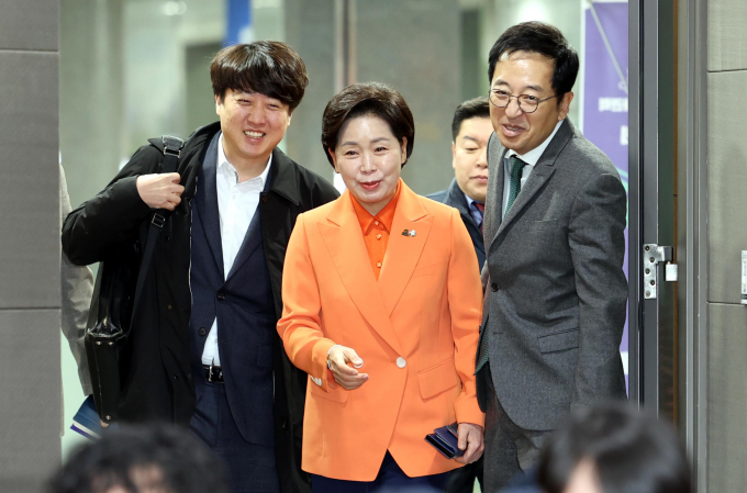 9일 제3지대인 이낙연 전 더불어민주당 대표와 이준석 개혁신당(가칭) 정강정책위원장, 금태섭 새로운선택 공동대표, 양향자 한국의희망 대표가 만난다. 사진은 지난해 12월17일 서울 여의도 국회 의원회관에서 열린 새로운선택 창당대회에 금 대표와 이 위원장, 양 대표가 함께 참석하는 모습. /사진=뉴시스 