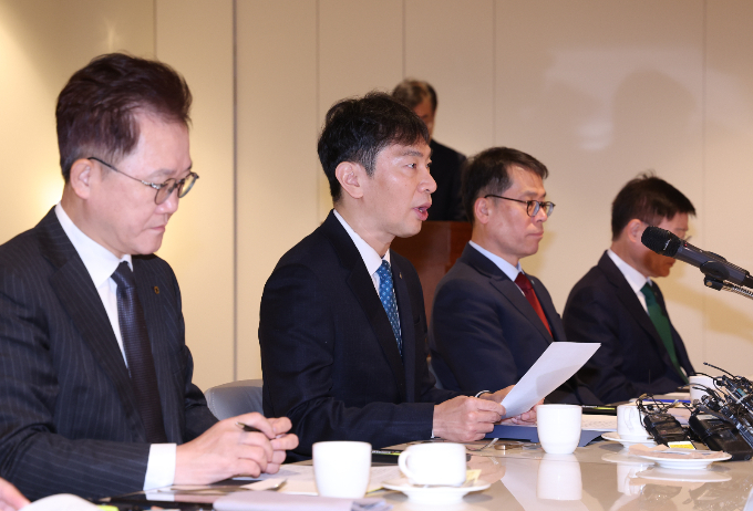 이복현 금융감독원장이 9일 서울 은행연합회관에서 열린 2024년 신년 금융현안 간담회에서 모두발언하고 있다./사진=뉴시스