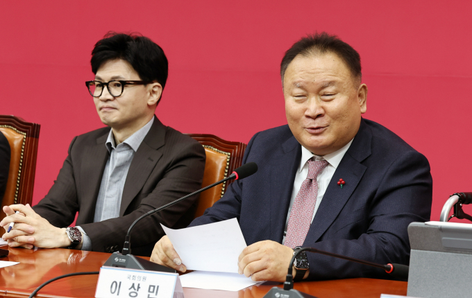 전날(8일) 국민의힘에 입당한 이상민 의원(대전 유성구을)이 당 지도부에게 김건희특검 수용을 설득해보겠다고 말했다. 사진은 더불어민주당을 탈당하고 국민의힘에 입당한 이 의원이 지난 8일 서울 여의도 국회에서 열린 비상대책위원회에서 입당 소감을 밝히는 모습. /사진=뉴스1