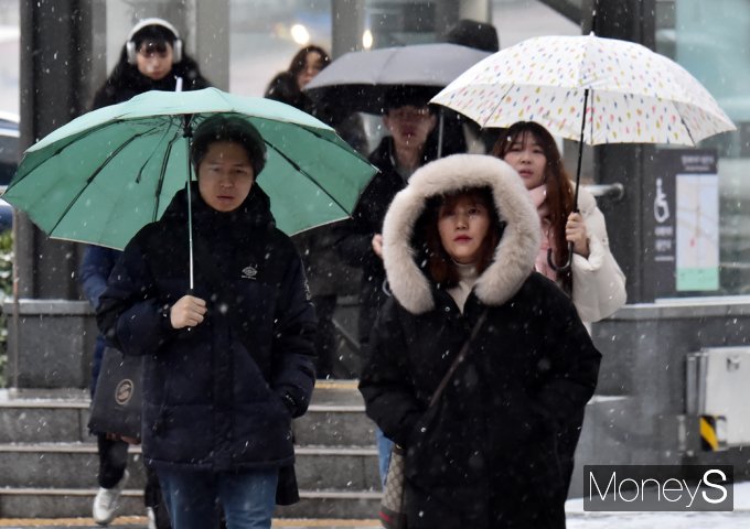 [머니S포토] 서울·수도권, 눈폭탄 다시 시작된다… '대설주의보' 발령